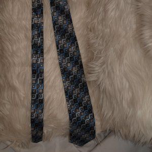 Blue Geometric TIE BY CRAFT&BARROW USED FOR PHOTO SHOOTS